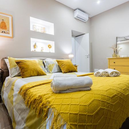 La Casa Di Bianca - Modern Suites Near Plebiscito Napoli Eksteriør billede