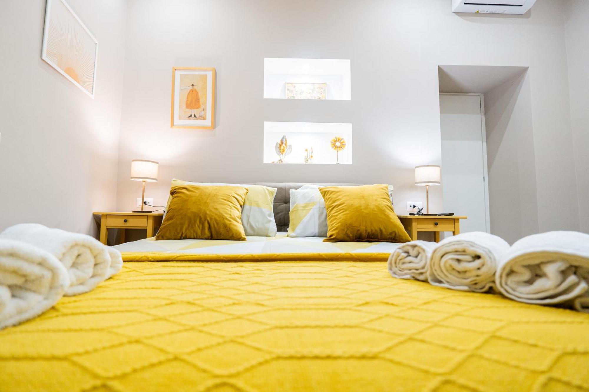 La Casa Di Bianca - Modern Suites Near Plebiscito Napoli Eksteriør billede