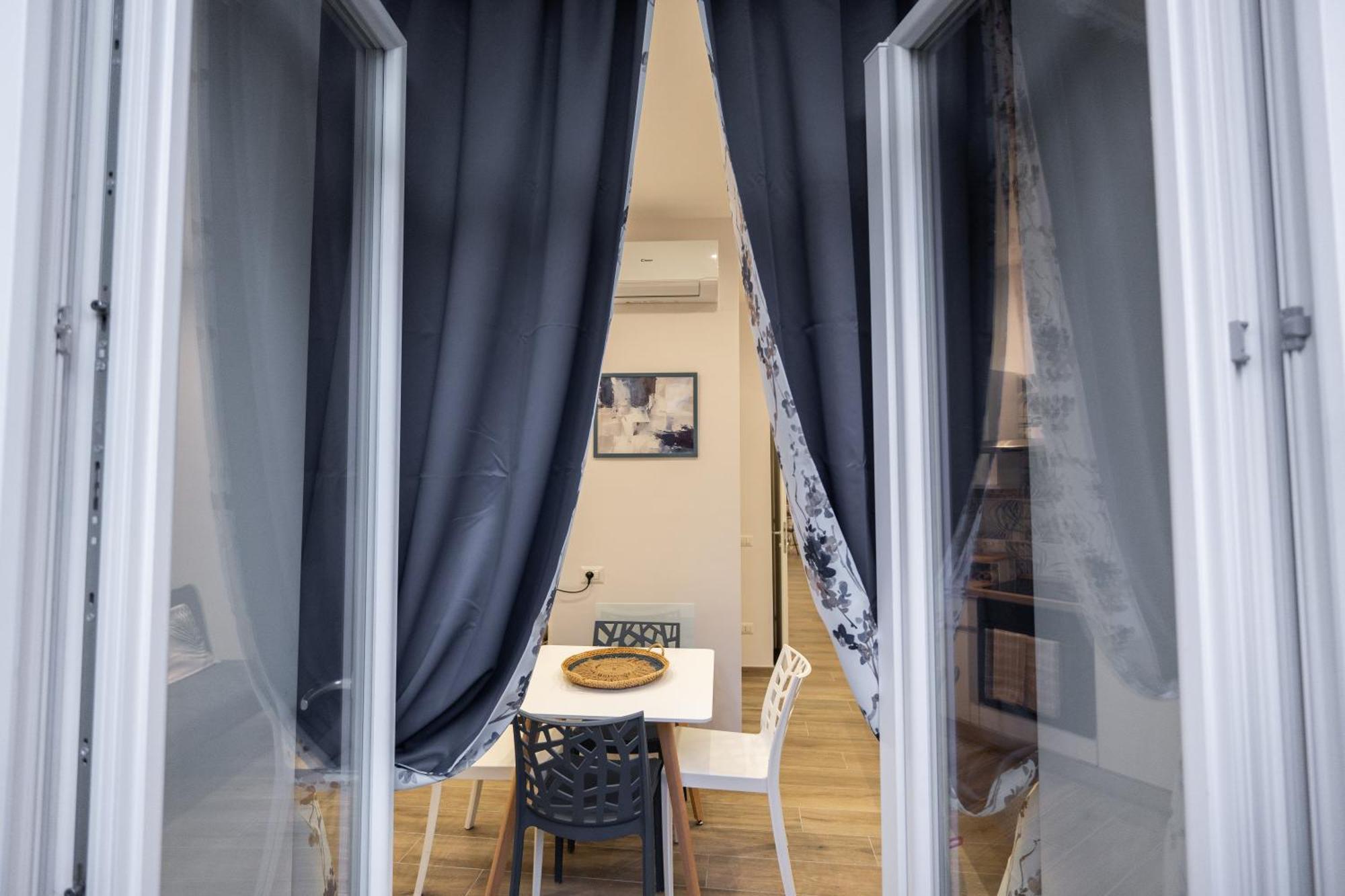 La Casa Di Bianca - Modern Suites Near Plebiscito Napoli Eksteriør billede