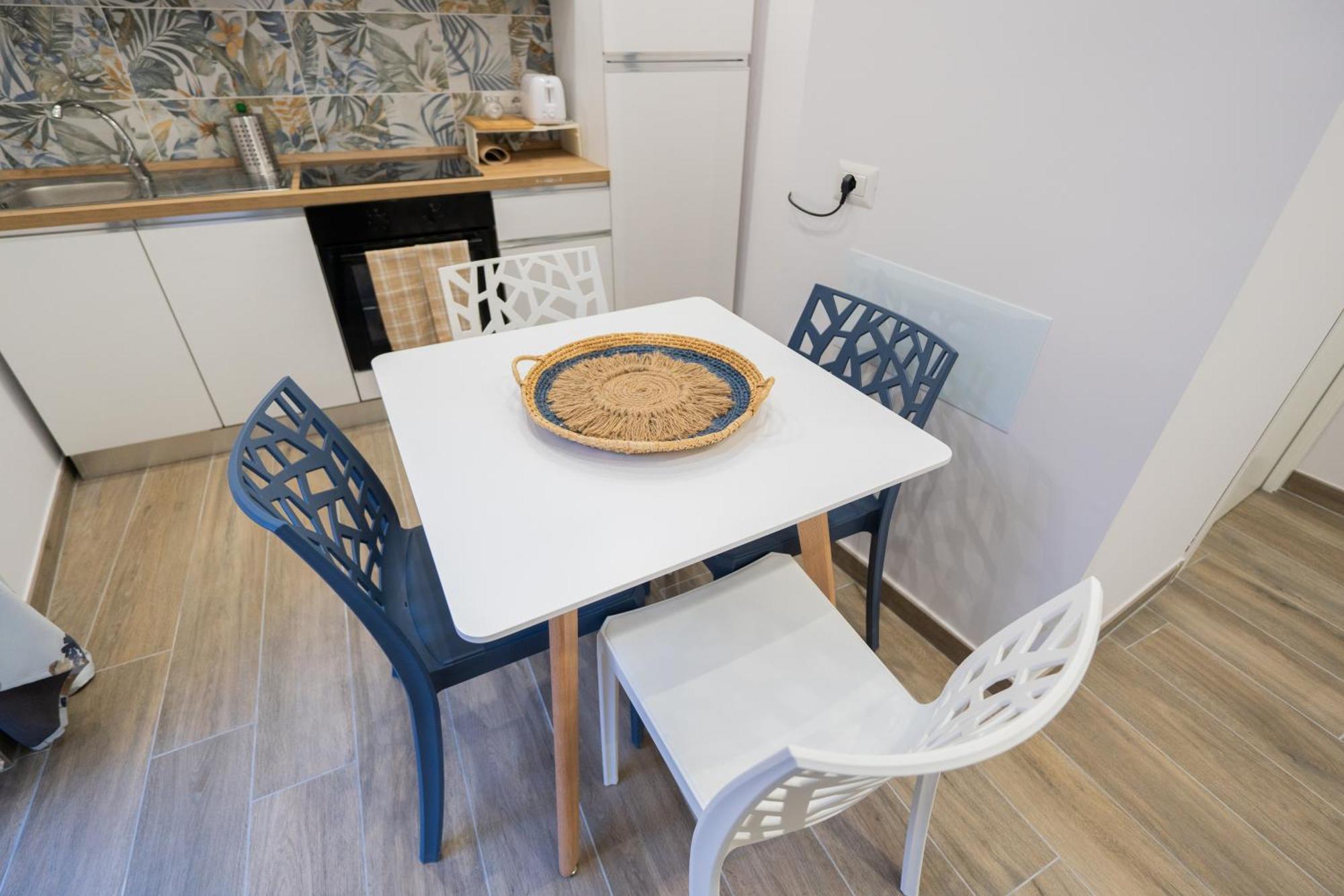 La Casa Di Bianca - Modern Suites Near Plebiscito Napoli Eksteriør billede