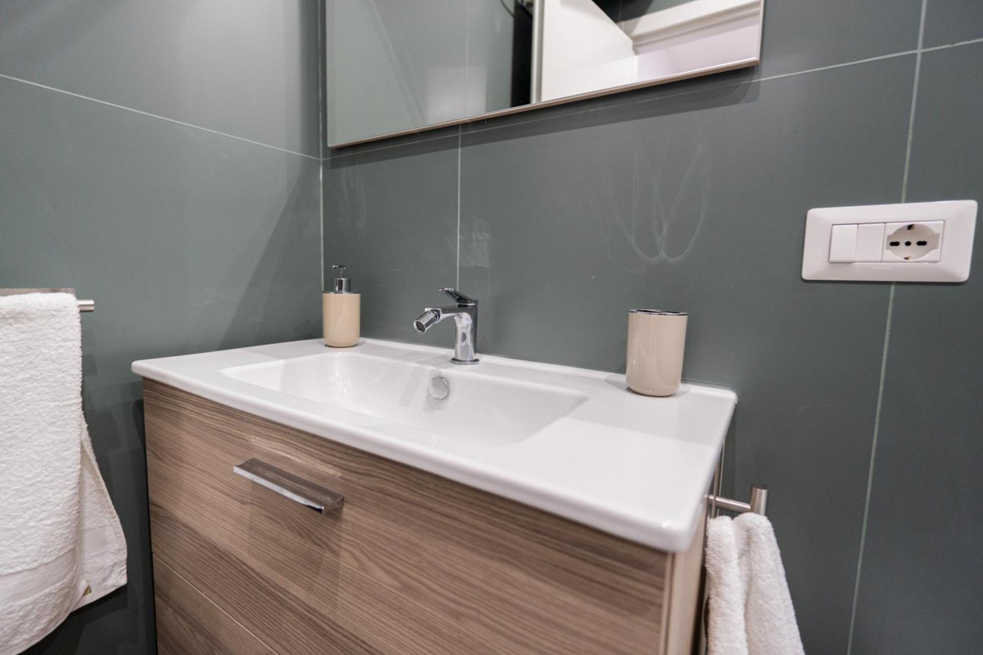 La Casa Di Bianca - Modern Suites Near Plebiscito Napoli Eksteriør billede