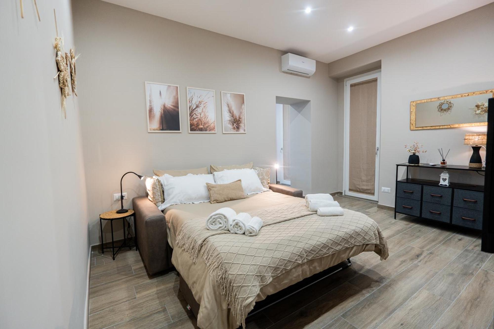 La Casa Di Bianca - Modern Suites Near Plebiscito Napoli Eksteriør billede