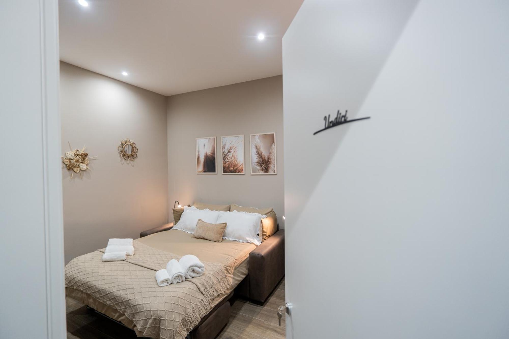 La Casa Di Bianca - Modern Suites Near Plebiscito Napoli Eksteriør billede