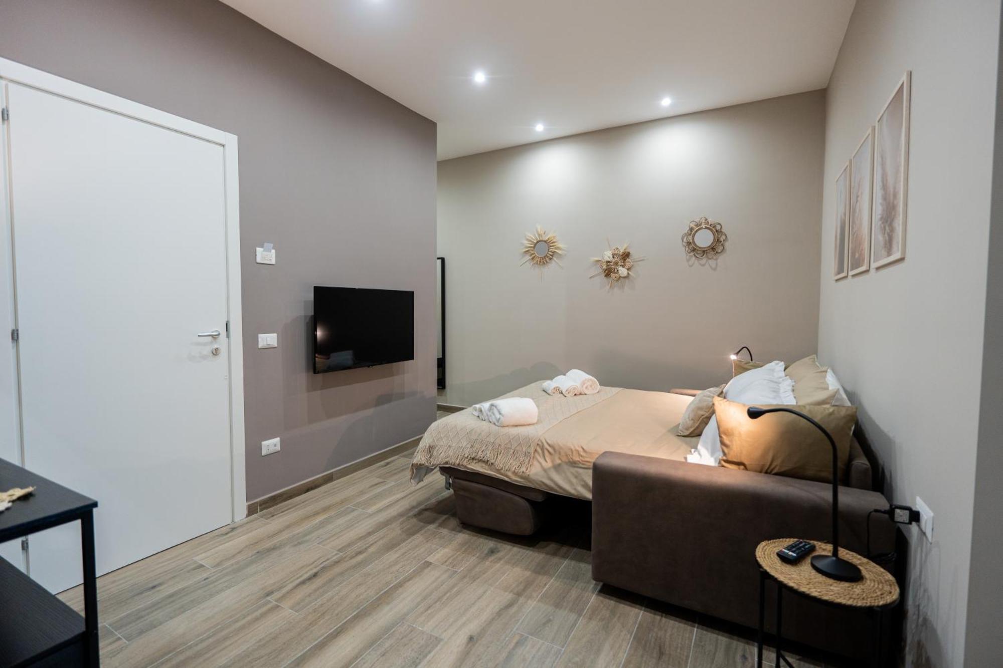 La Casa Di Bianca - Modern Suites Near Plebiscito Napoli Eksteriør billede