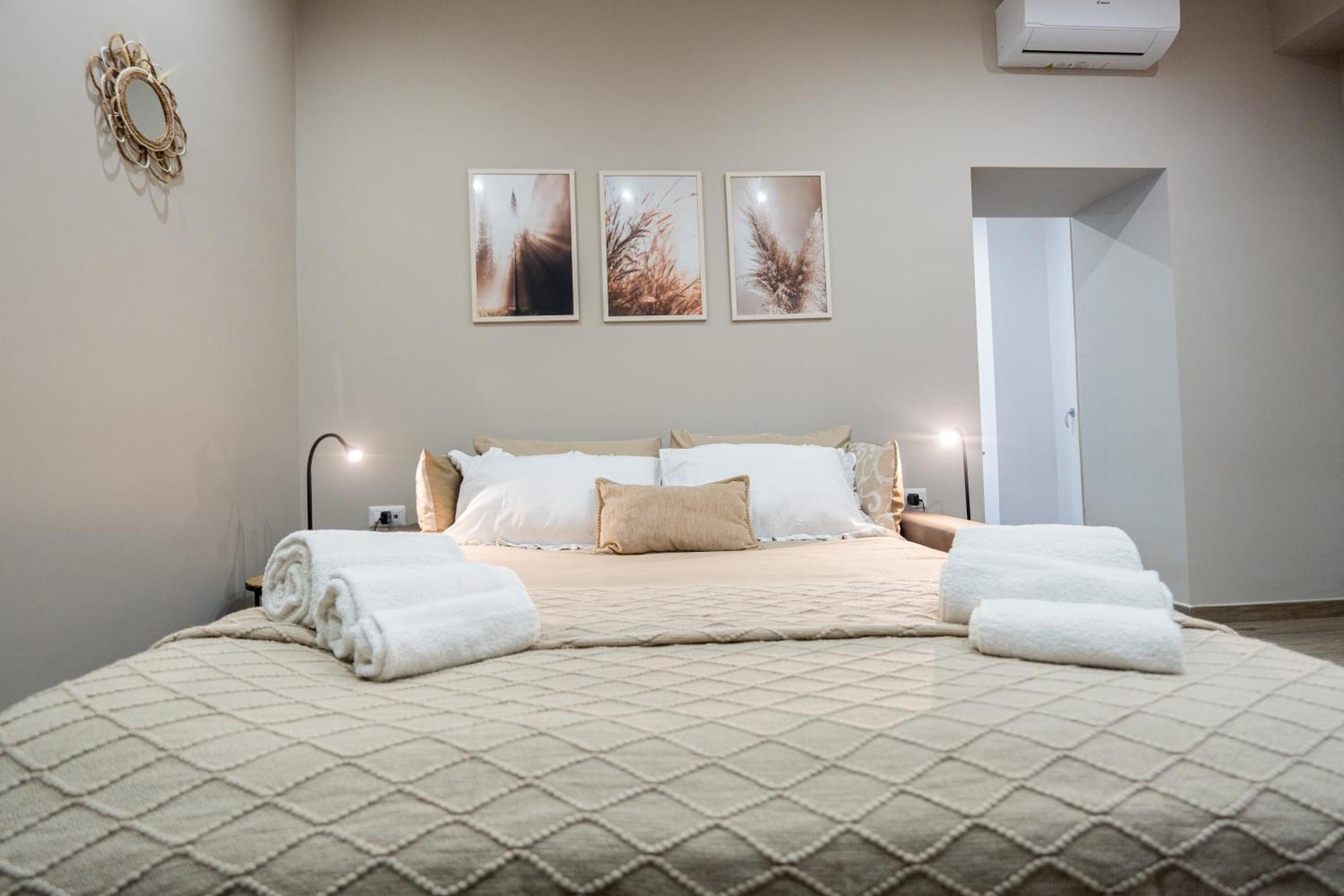 La Casa Di Bianca - Modern Suites Near Plebiscito Napoli Eksteriør billede