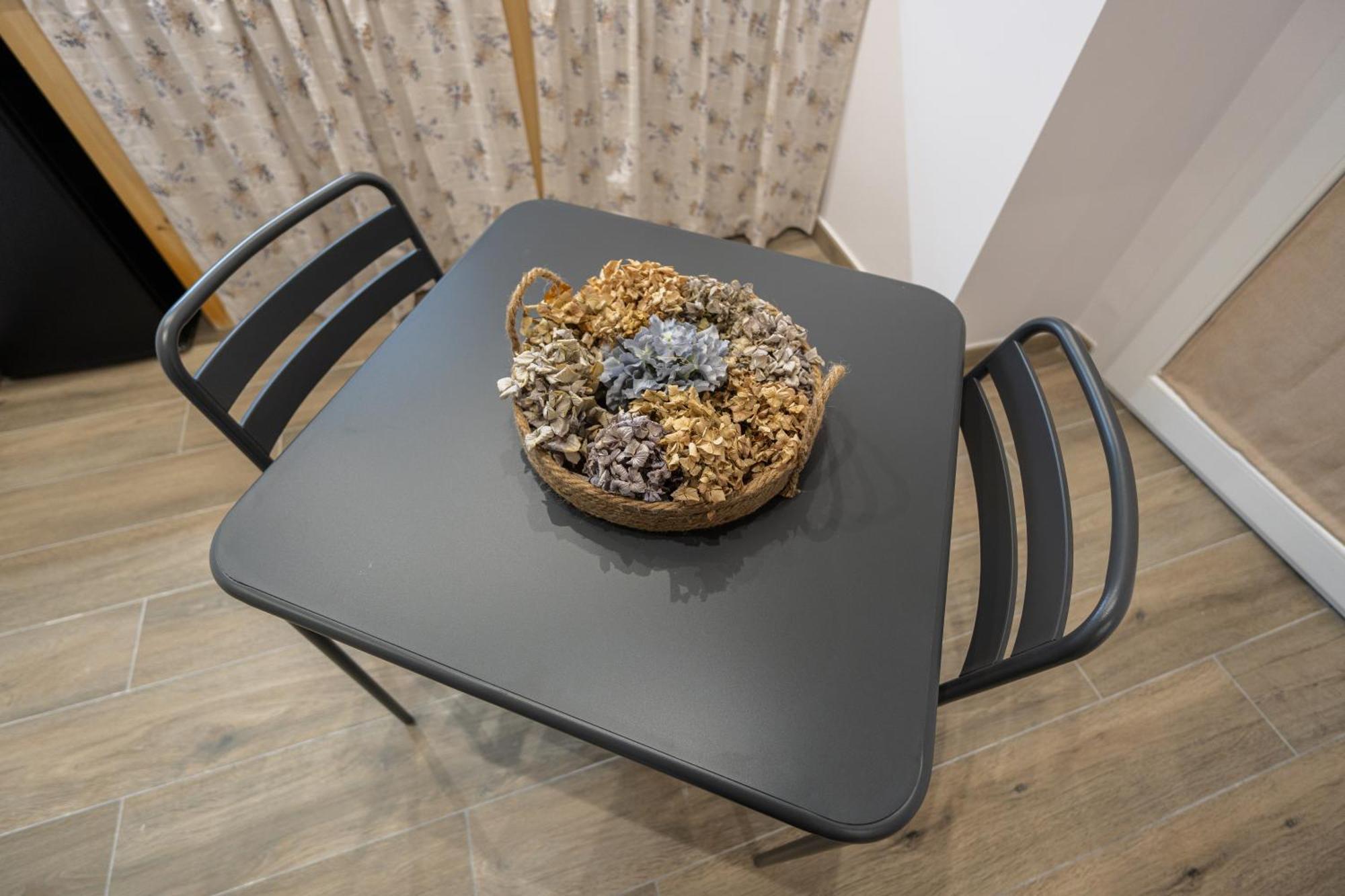 La Casa Di Bianca - Modern Suites Near Plebiscito Napoli Eksteriør billede