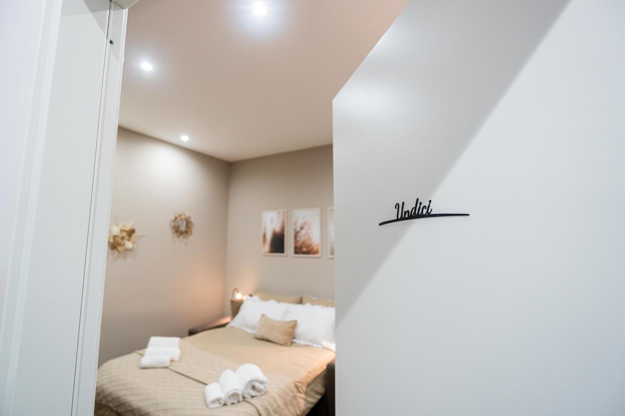 La Casa Di Bianca - Modern Suites Near Plebiscito Napoli Eksteriør billede