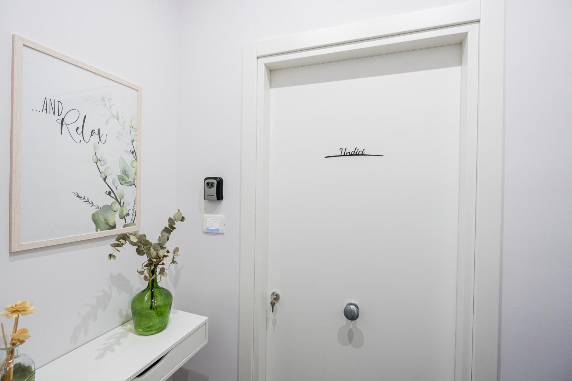 La Casa Di Bianca - Modern Suites Near Plebiscito Napoli Eksteriør billede