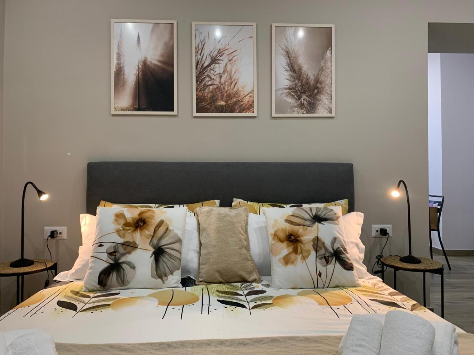 La Casa Di Bianca - Modern Suites Near Plebiscito Napoli Eksteriør billede